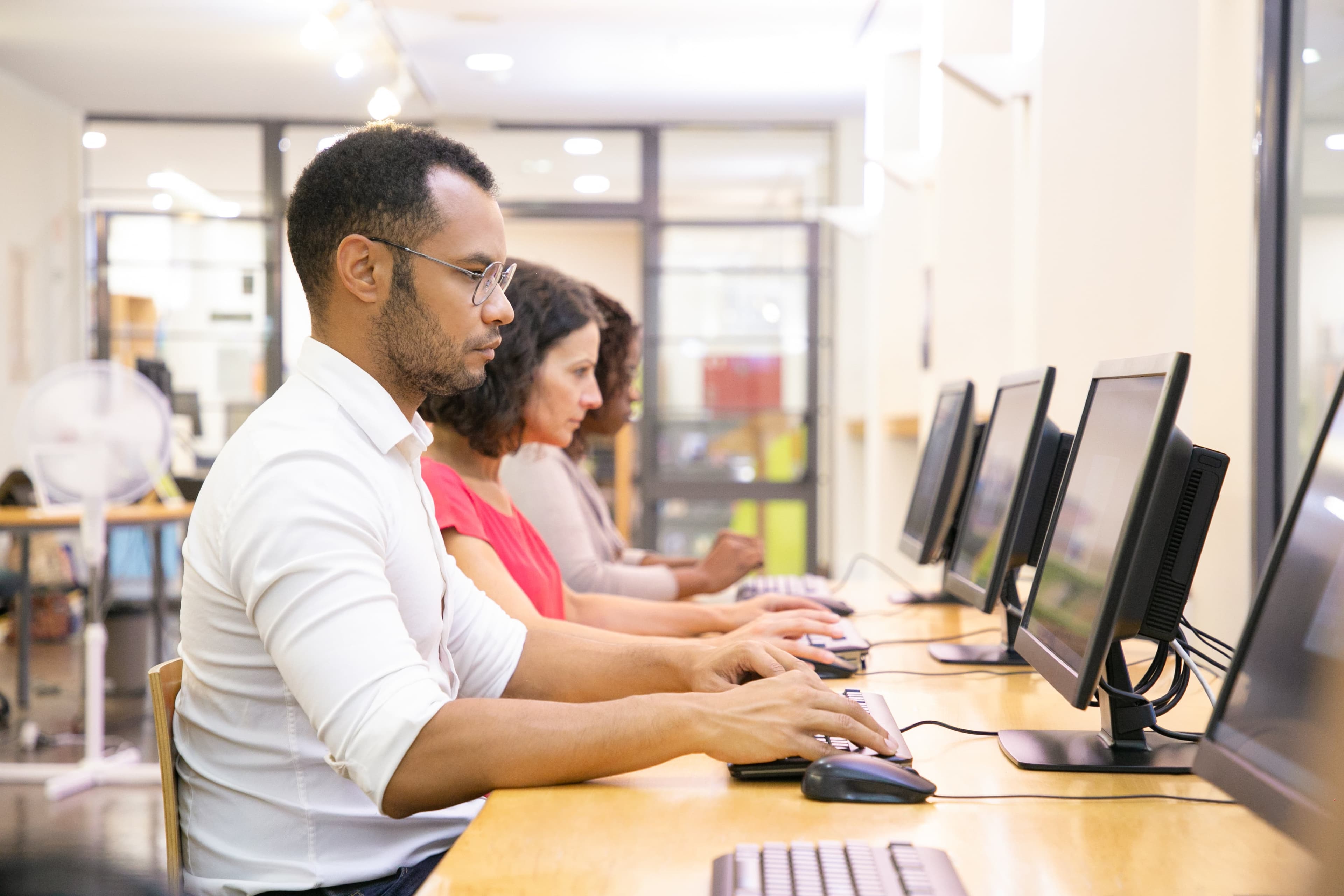 computer traning a man